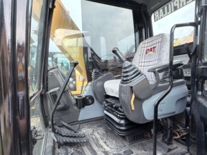 รถขุดตีนตะขาบขนาดเล็ก CAT 307D มือสอง 7 ตัน 41.5 กิโลวัตต์ เครื่องยนต์เชื่อถือได้ ระบบไฮดรอลิกเสถียร รถขุดขนาดเล็ก - Product Image 6