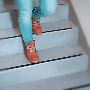 Cinta Antideslizante Negra para Escaleras de 25 mm x 18 m, Rollo Adhesivo Fácil de Cortar para Pisos de Seguridad - Product Image 5