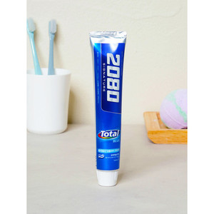 2080 firma Total Blue confezione da 90g prodotto Premium per la cura orale - Product Image 1