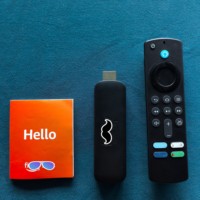H7MAX TV Stick Android 14 4K Quad Core Smart TV Box Wi-Fi double bande 2 Go de RAM avec télécommande vocale