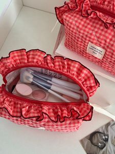 Elegant Lace Makeup Bag Portable Travel Cosmetic Organizer <b>Large</b> Capacity Beauty Storage Pouch - Product Image 3