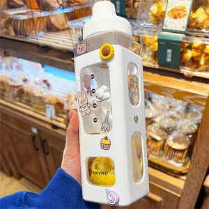Vaso Cuadrado de Plástico Ecológico con Pajita Antiderrames, Diseño de Oso 3D, Libre de BPA, para Beber Directamente, Capacidad de 700 ml, Portátil - Product Image 5