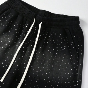 Shorts de course streetwear de haute qualité délavés à l'acide, personnalisés, décontractés pour hommes, avec cordon de serrage à la taille et imprimé strass, pour le basketball - Product Image 2