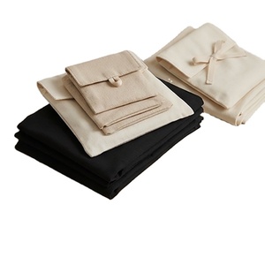 Sac d'emballage promotionnel en coton de luxe réutilisable avec fermeture à rabat personnalisée et attache en ruban - Product Image 1