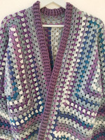 Personnalisé OEM ODM fait à la main en coton Cardigan Vintage à motifs floraux grand-mère Cardigan en tricot à motifs carrés au crochet chandails surdimensionnés pour femmes