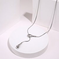 Collier minimaliste en acier inoxydable plaqué or 18 carats avec pendentif en forme de larme et chaîne serpent, finition résistante à l'eau et au ternissement, pour femmes