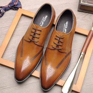 Nouvelles Chaussures en Cuir Décontractées Style Printemps - Chaussures Habillées Formelles en Cuir Véritable Gravé à Bout Pointu pour Hommes - Chaussures de Mariage - Product Image 2