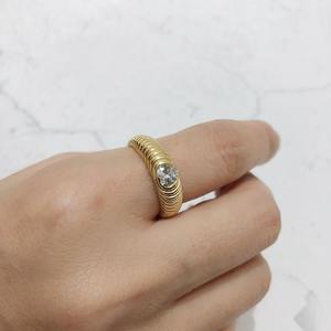 Nabest Non Tarnish 925 Anillos gruesos de plata esterlina Chapado en oro de 18K Forma de corazón Anillo de circonita cúbica Joyería de promesa de boda - Product Image 2