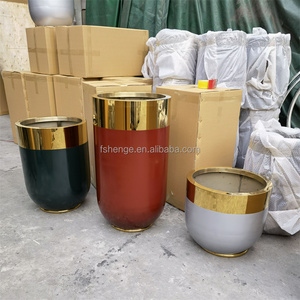 Pot et <span class=keywords><strong>vase</strong></span> à fleurs en acier inoxydable doré de luxe moderne <span class=keywords><strong>pour</strong></span> fleurs artificielles, grand modèle <span class=keywords><strong>pour</strong></span> usage <span class=keywords><strong>extérieur</strong></span> sur le sol, décoration intérieure et hôtelière - Product Image 5
