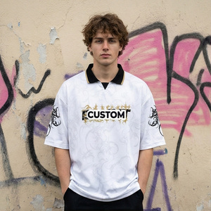 Allover-Print Sportbekleidung Vintage Klassische Retro Fußballtrikots Maßgefertigte Retro Fußballtrikots V-Ausschnitt Fußball T-Shirt Herren - Product Image 1