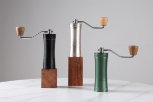 Moulin à café manuel portable en acier inoxydable avec corps en alliage d'aluminium et meules en titane, réglage externe, mini et compact - Product Image 3
