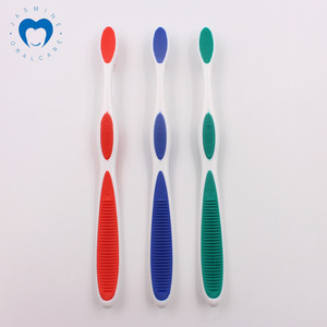 แปรงสีฟันสำหรับผู้ใหญ่ Oralcare รุ่น JSM318 แปรงสีฟันแบบนวดด้วยเจลนุ่ม ด้ามจับตามหลักสรีรศาสตร์ - Product Image 3
