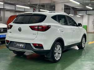 MG ZS 1.5L d'occasion, édition Confort, boîte manuelle, SUV, conduite à gauche, sièges en cuir, toit ouvrant foncé, caméra de recul, traction avant, toit en alliage d'aluminium, jantes R17 - Product Image 2