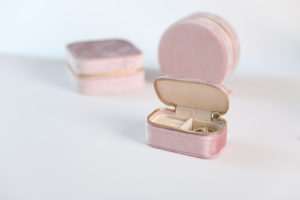 EQ2026 Custom Logo Velvet & Leather Travel Jewelry Case-Portable <b>Ring</b> <b>Storage</b> Mini Cute Design - Product Image 5