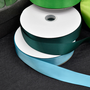 <span class=keywords><strong>Cinta</strong></span> de <span class=keywords><strong>Raso</strong></span> <span class=keywords><strong>Verde</strong></span> de 3.0 cm (1-1/4\") de una Cara, Rollo de 100 Yardas, Accesorio de Poliéster Ecológico para Empaque, Gran Venta - Product Image 2