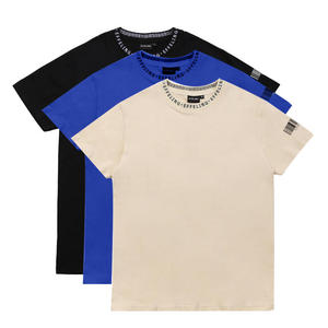 เสื้อยืดคอกลมปักโลโก้แบรนด์แบบแจ็คการ์ดสำหรับผู้ชาย - Product Image 1