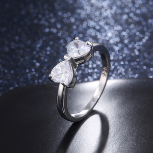 Anello con Fiocco per Donne, Elegante Cristallo Bianco Quadrato, Regolabile, Tono Argento, Anello Minimalista alla Moda - Product Image 3