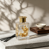 Bouteille diffuseur de parfum 180 ml avec fond épais, pompe pulvérisatrice, bouchon, sérigraphie couleur personnalisée et bâtonnets en fibre