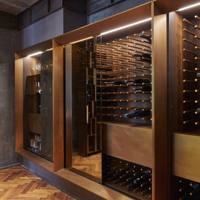 Meuble bar de luxe italien moderne sur mesure avec éclairage LED et dessins de conception professionnels, finition bois foncé