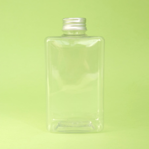 Mini bouteille de <span class=keywords><strong>liqueur</strong></span> PET vide en plastique de 30ml 50ml 250ml personnalisée petite bouteille de boisson de jus de fruit avec bouchon en aluminium - Product Image 3