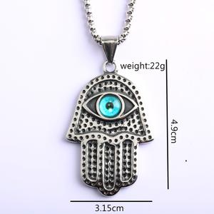 Colgante de mano Hamsa de acero inoxidable con incrustaciones de ojo azul para hombre, collar de regalo - Product Image 5