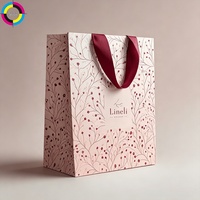 Sac fourre-tout en papier kraft de luxe avec poignée en ruban et impression de logo personnalisé pour le shopping et l'emballage de cadeaux