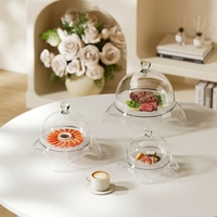 Dôme de service moderne en plastique transparent en forme de cloche, empilable, pour la conservation des aliments frais et la protection contre la poussière, idéal pour les boulangeries, les buffets et les présentations de mariage