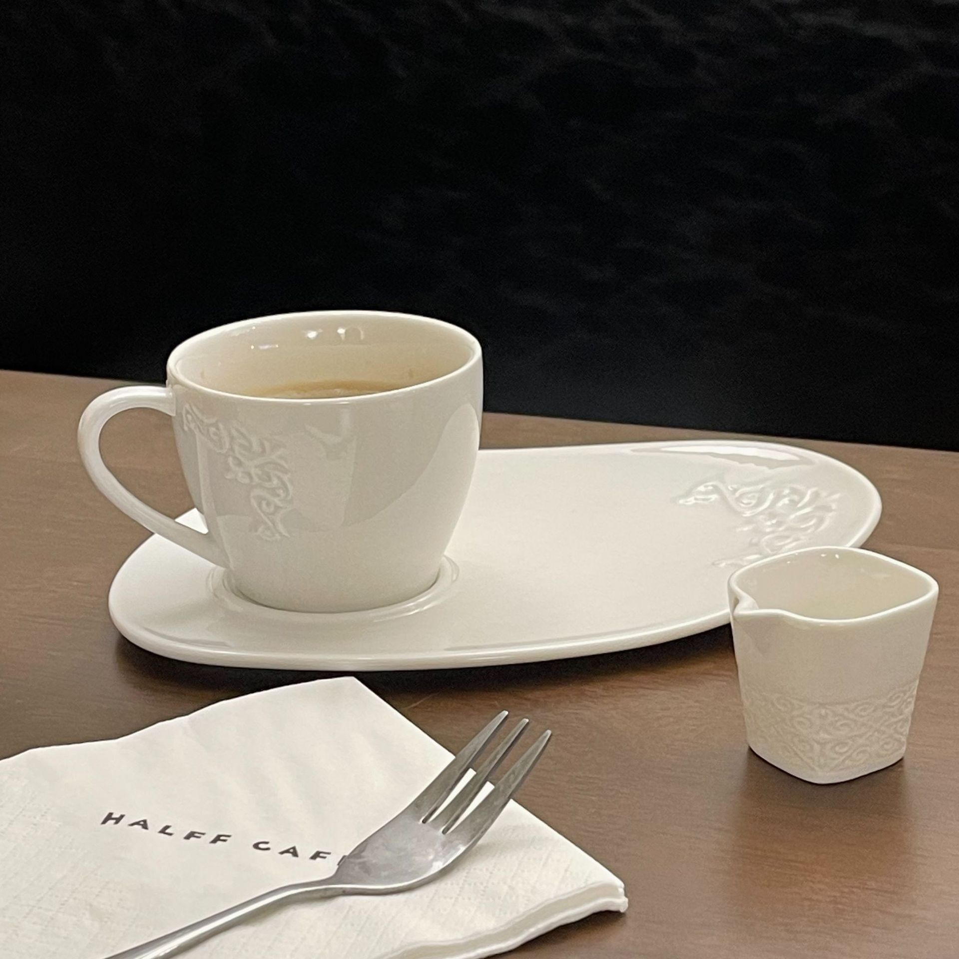 Embossed cup and saucer medium 150ml - visible in the order area