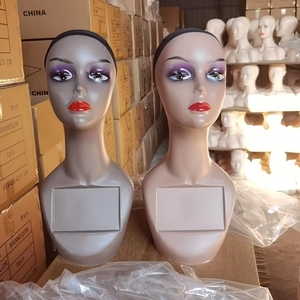 Tête de mannequin réglable pour présentation de perruques, chapeaux et accessoires - Product Image 2