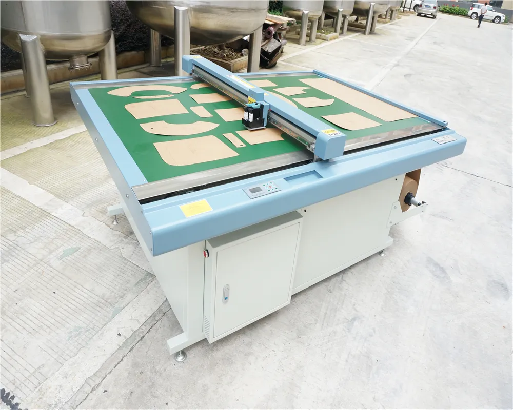 China Cnc Textiel Stof Leer Pvc En Papier Vibrerende Mes Snijmachine Plotter