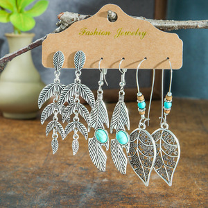 Boucles d'oreilles pendantes bohèmes pour femmes, en alliage, avec plumes et serti clos, style ethnique, pour soirée, ensemble de bijoux fantaisie - Product Image 3