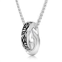 Collier à anneaux entrelacés de qualité supérieure pour homme, design vintage avec détails gravés, accents noirs effet goutte d'huile, pendentif à deux cercles