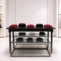 Aménagement intérieur de magasin de vêtements : Vitrine en bois, comptoir en marbre, rail de suspension, CE ETL, vente en gros pour boutiques