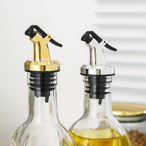 Boquilla de Plástico Antiderrames con Tapa Abatible para Dispensar Aceite de Oliva, Vinagre, Vino y Licores - Product Image 4