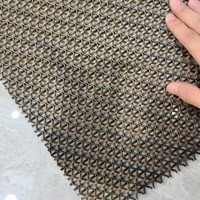 Maille décorative tissée personnalisée en laiton, maille décorative en acier inoxydable ondulé pour cloison de séparation