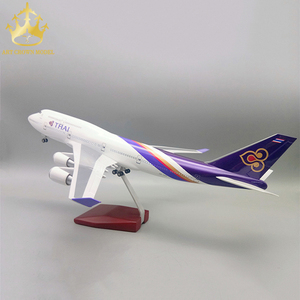 Modelo <span class=keywords><strong>de</strong></span> Avión <span class=keywords><strong>de</strong></span> Simulación Avanzada Boeing 747 Thai Airways con Ruedas <span class=keywords><strong>de</strong></span> Resina a Escala 1:150, Luces LED y Control <span class=keywords><strong>de</strong></span> Sonido - Product Image 3