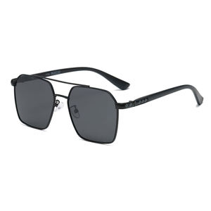 <span class=keywords><strong>2022</strong></span> gafas de sol de titanio Unisex con protección contra rayos UV marcos de Oro Negro <span class=keywords><strong>lentes</strong></span> polarizadas gafas de sol elegantes hombres a granel Guangdong - Product Image 2