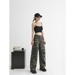 Jean cargo en denim coupe bootcut taille haute ample camouflage pour femme - Product Image 1