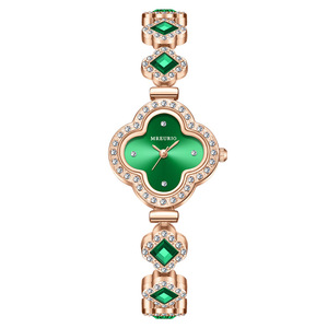 Montre-bracelet à cadran vert pour femmes rétro de luxe avec Bracelet de trèfle à quatre feuilles boîtier en alliage à tendance simple affichage du cadran en verre pour dames - Product Image 5