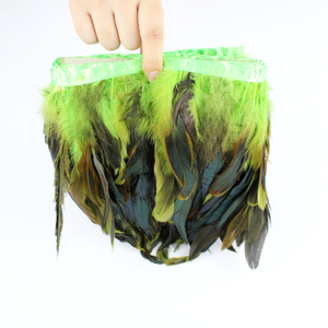 Plume de coq irisée Schlappen teintée, garniture de 15-20 cm, dégradé jaune-vert, frange moelleuse et douce pour costume de carnaval ou robe de mariée - Product Image 5