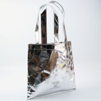 Sac en papier Kraft lavable imprimé personnalisé à la mode sac fourre-tout de grande capacité en surface miroir argenté