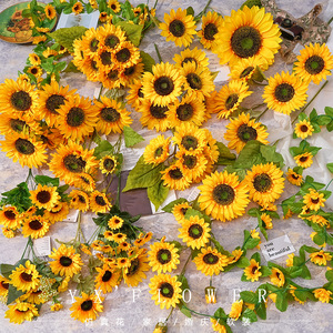 Tournesols artificiels Yixuan en soie, fleurs en plastique faites à la main pour la décoration de mariage et de la maison - Product Image 1
