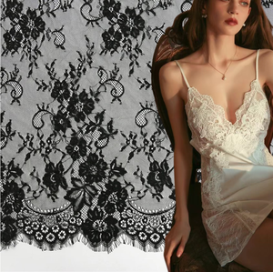 Tissu en dentelle française Chantilly à motifs floraux pour la confection de robes pour femmes - Product Image 1