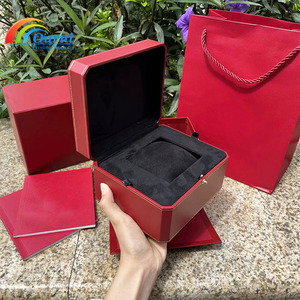 Estuche de reloj rojo premium, juego completo, con cojín de terciopelo suave, embalaje individual para reloj con bolsa de papel a juego y folleto para tienda minorista. - Product Image 5