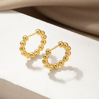 Anting-anting Hoop mode tahan air gaya tren sederhana anting-anting Hoop manik-manik berlapis emas 18k perhiasan wanita kreatif tidak pudar