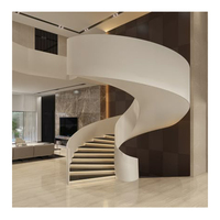 Escalier incurvé de conception moderne avec la conception en spirale élégante avec la balustrade en verre pour l'usage d'appartement
