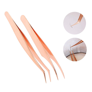 Pince à épiler pour extensions de cils en acier inoxydable, à angle personnalisé, pour volume, avec pointe dorée et manche argenté, 45 degrés - Product Image 6