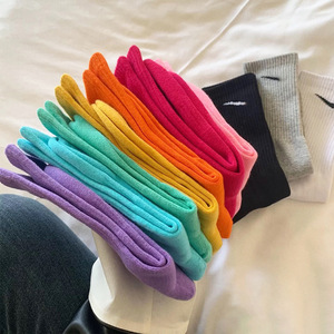 Calcetines <span class=keywords><strong>Deportivos</strong></span> de Media Pantorrilla para Mujer de Otoño Invierno, Estilo Popular para <span class=keywords><strong>Shein</strong></span>, Calcetines Altos de Punto con Logo en Colores Dulces, Transfronterizos - Product Image 3