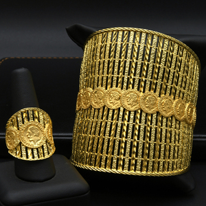 طقم مجوهرات فاخر نسائي ذهبي عريض: أساور وخواتم هندية مخصصة للبيع بالجملة، مجوهرات راقية للمناسبات وعروض الزواج - Product Image 3