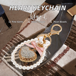 キーチェーンペンダント女性のためのカスタムロゴ付きカスタマイズ可能なヴィンテージエレガントなクリスタルハート型真珠チャームテーマ - Product Image 3